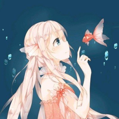 游客在洛阳折断牡丹花跳进花丛拍照
